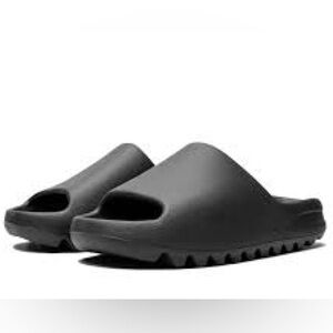 size 4 men’s 5.5 women’s onyx yeezy slides brand new never worn